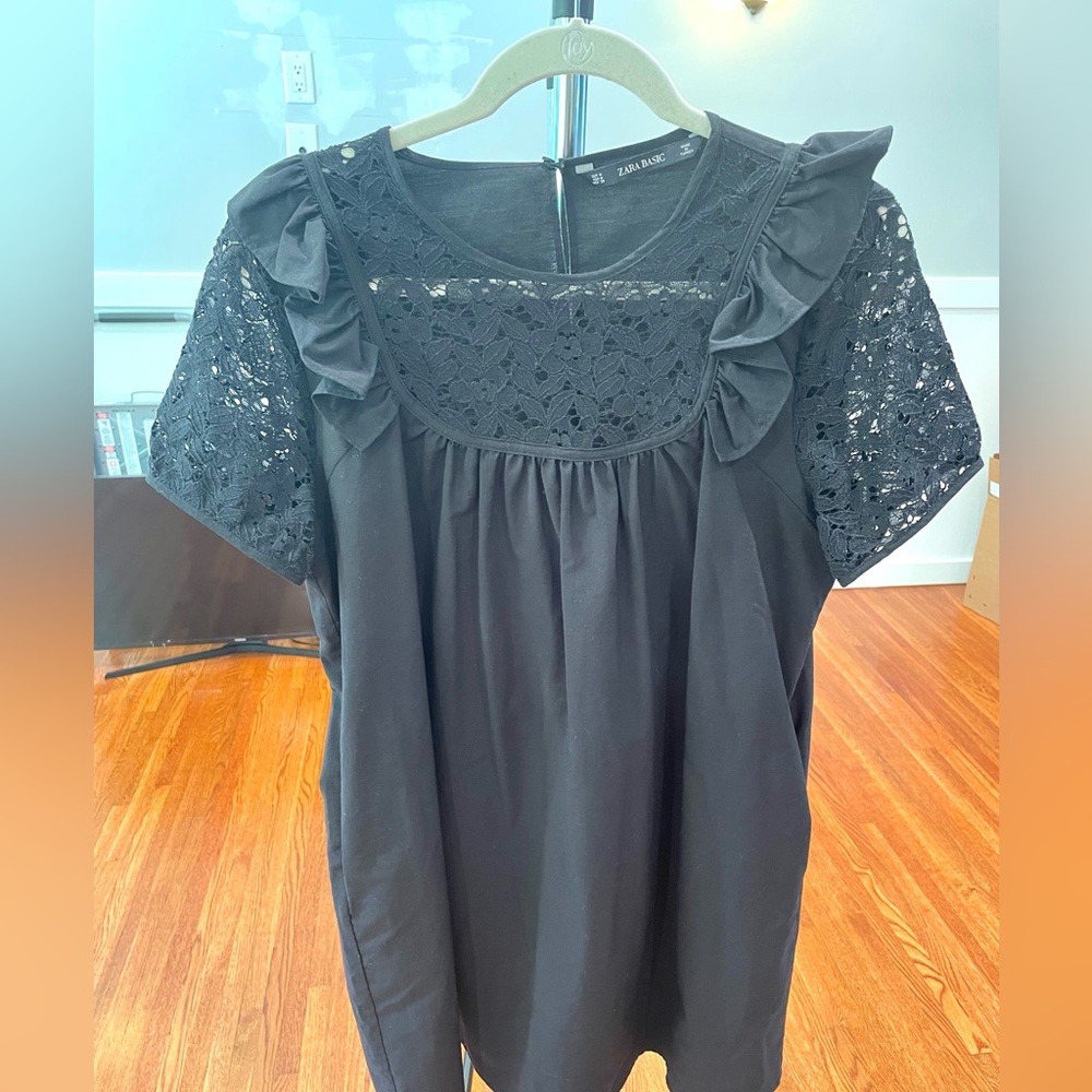Zara’s Contrasting Lace Dress